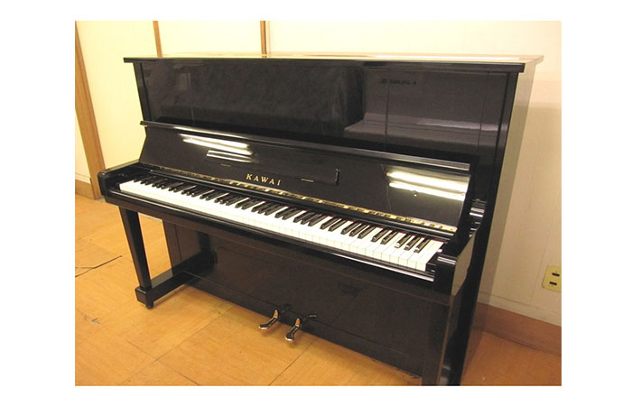 Piano-co--KAWAI-K20