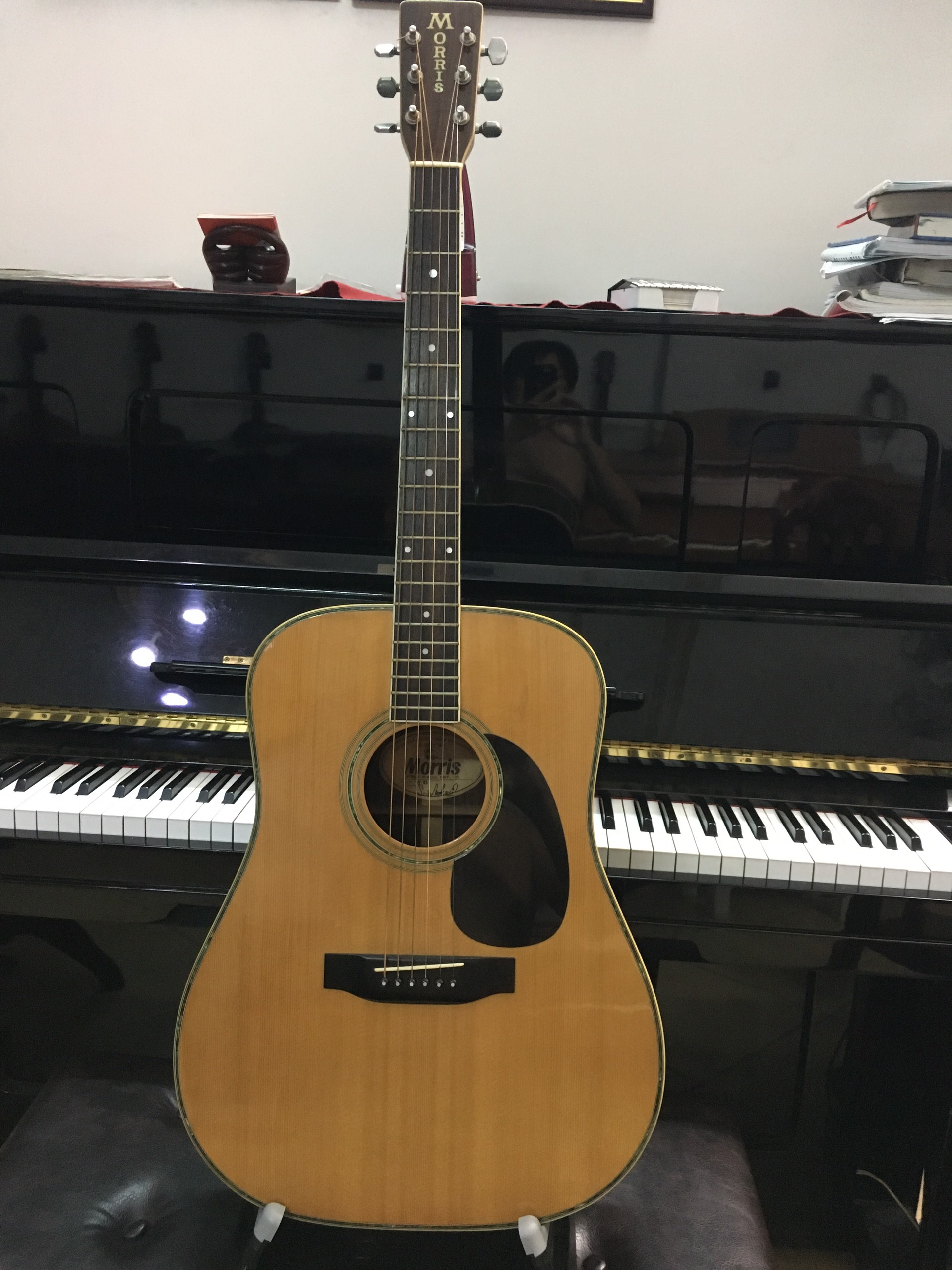 GUITAR-ACOUSTIC-MORRIS-W-35